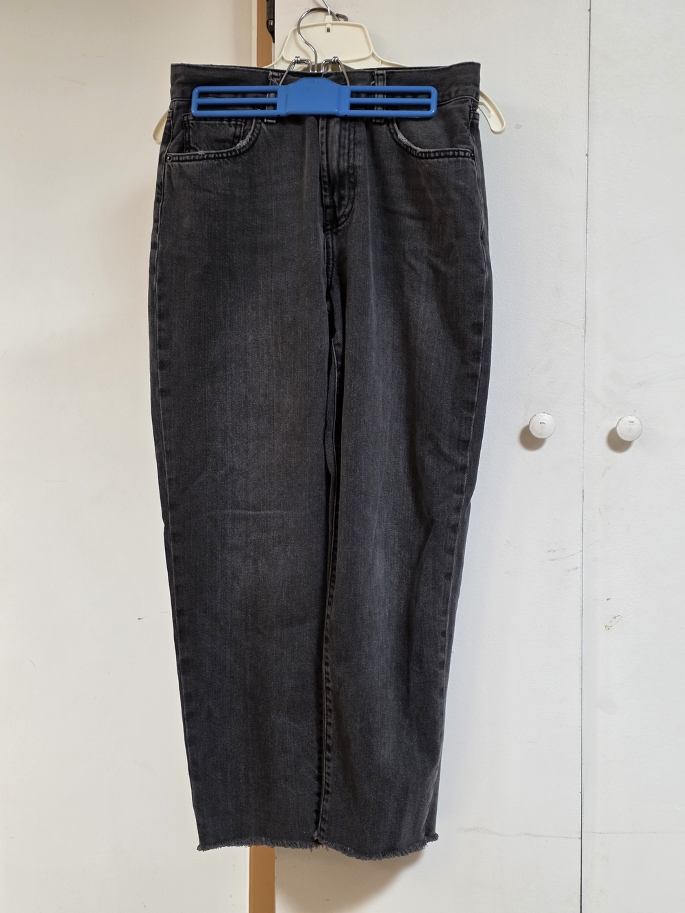 Forever 21 Women's Straight Leg Jeans in Washed Black